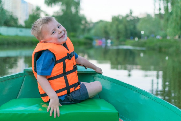 Which practice reduces the risk of a boating emergency